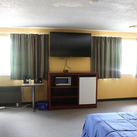 Esterhazy Motor Hotel Buitenkant foto