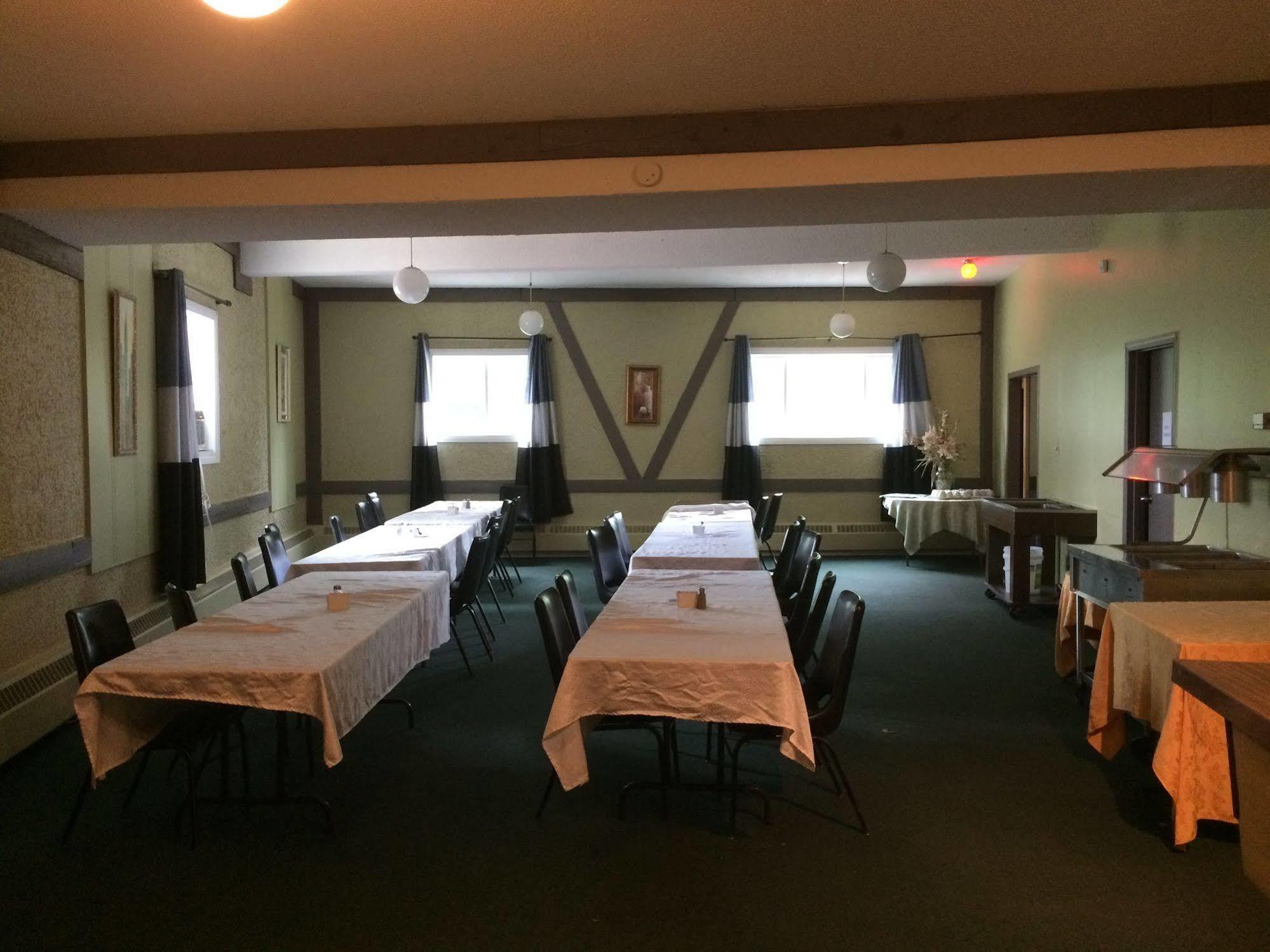 Esterhazy Motor Hotel Buitenkant foto
